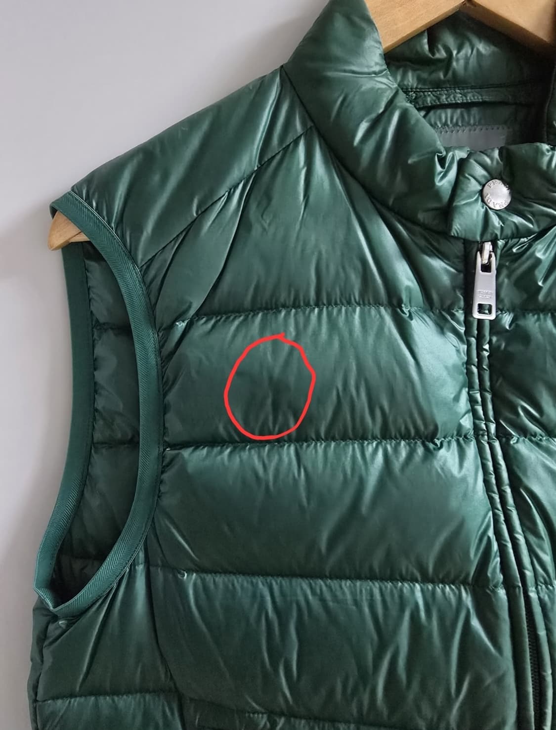 Prada 프라다 메탈 삼각로고 패딩 베스트 46 상품이미지10