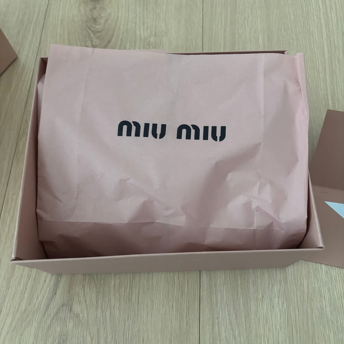 미우미우 나파 가죽 미니백(새상품) 상품이미지4