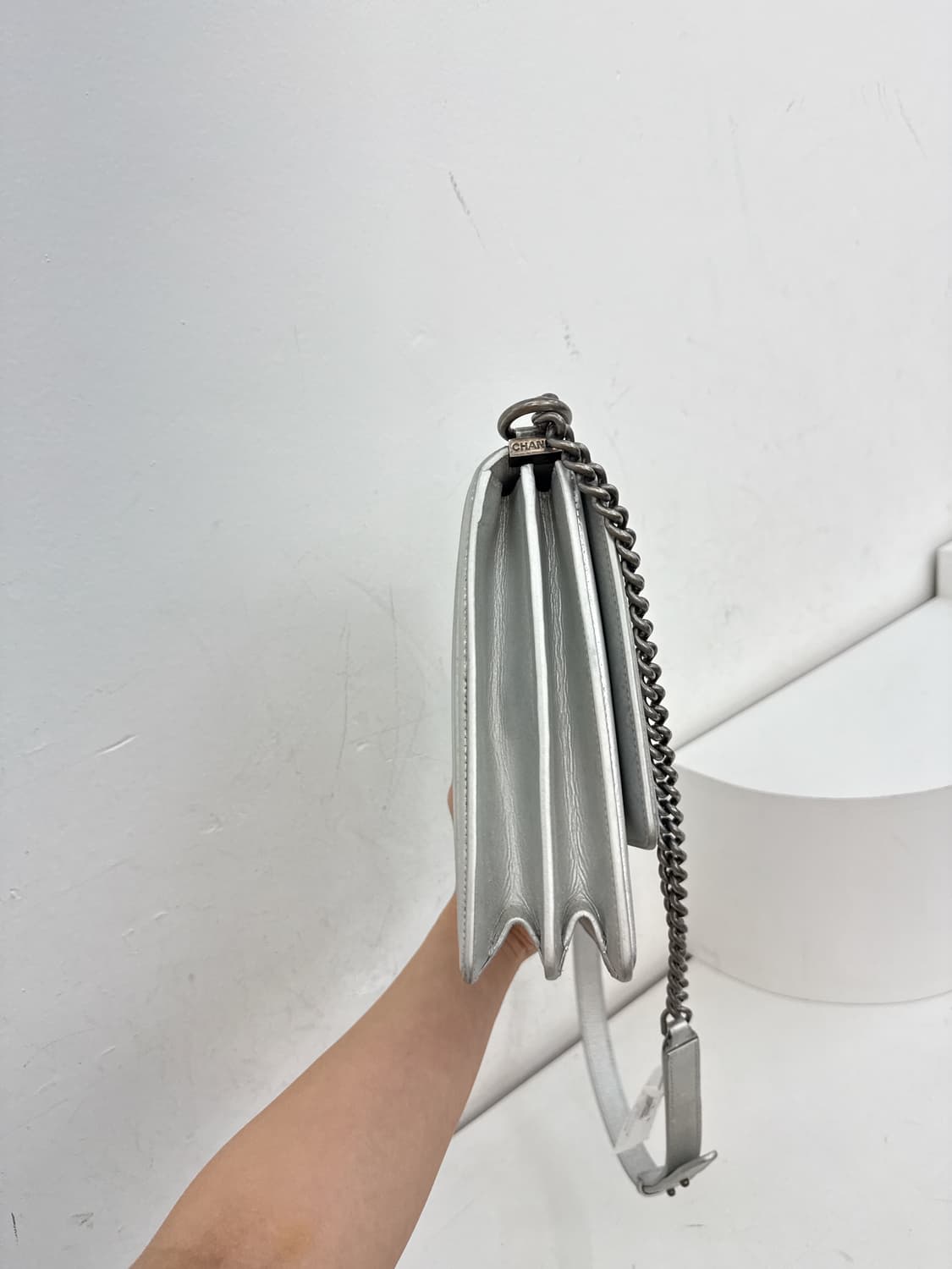 샤넬 보이 샤첼백 엔틱은장 실버 크로스백 상품이미지4