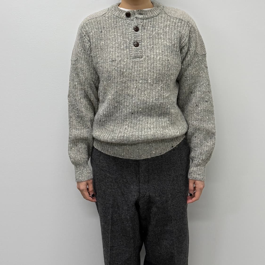 도네갈 숄더 패치 스웨터 상품이미지1