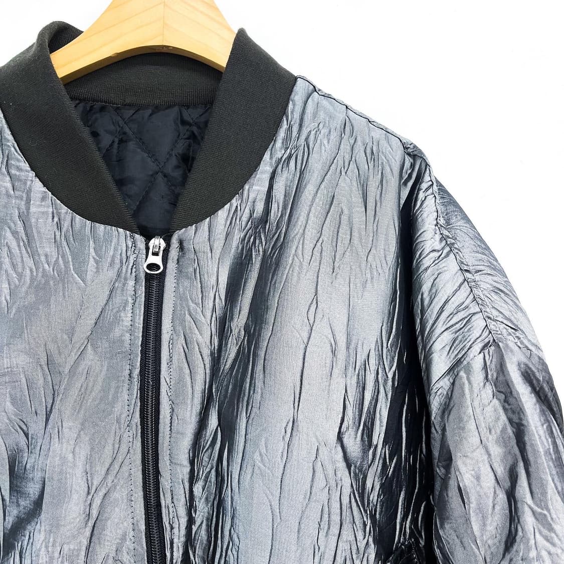 메탈릭 실버 투웨이 나일론 샤틴 셔링 퀄티드 ma-1 상품이미지3