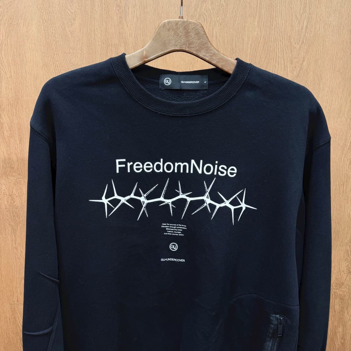 GU X UNDERCOVER 크루넥 맨투맨 그래픽 프린트 디테일 블랙 상품이미지4