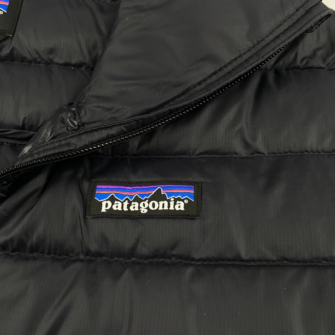 파타고니아 블랙 다운 경량 패딩 (95) 상품이미지4