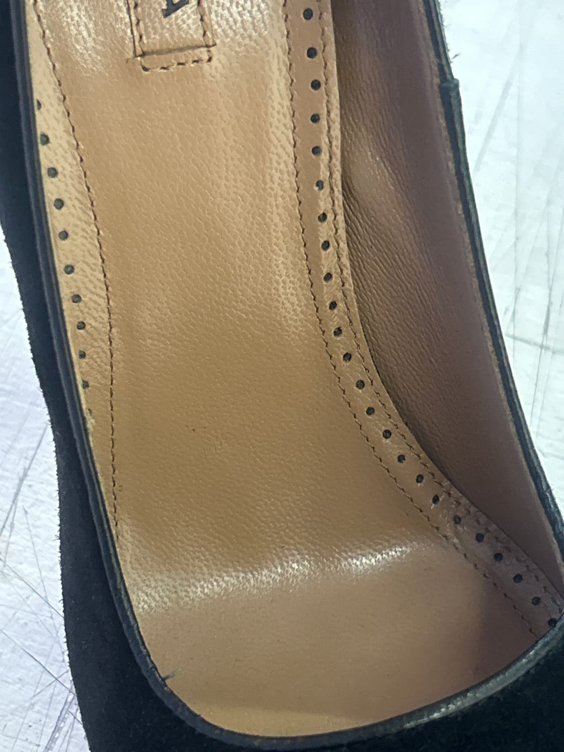 Alaïa  스웨이드 앵클 스트랩 힐 상품이미지5