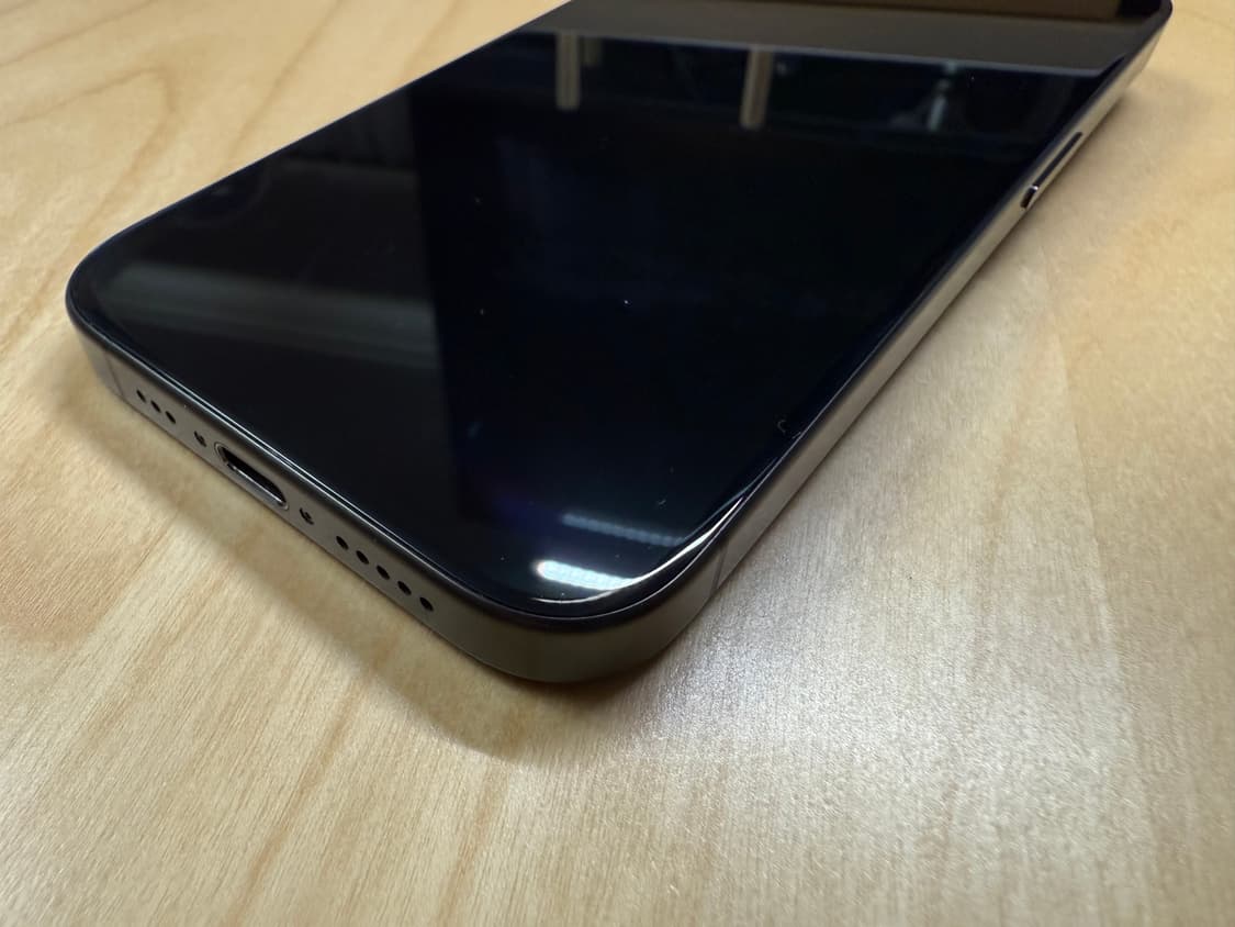 아이폰 15 pro 블랙 티타늄 256GB 상품이미지3