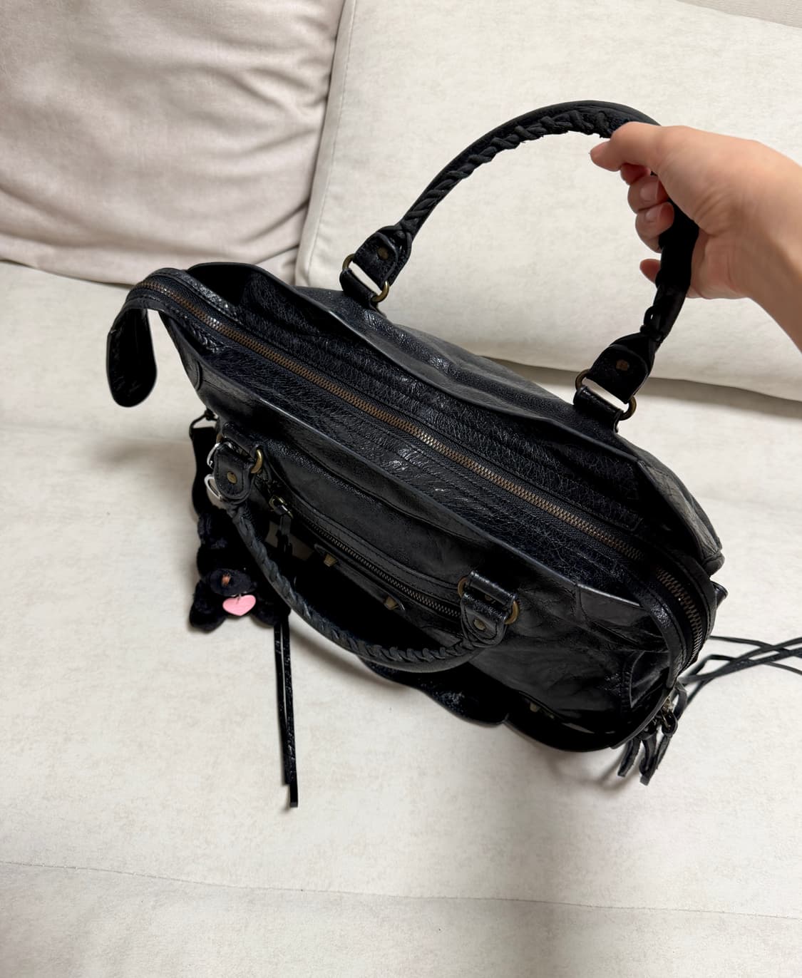 정품 발렌시아가 모터백 미듐 블랙 상품이미지4