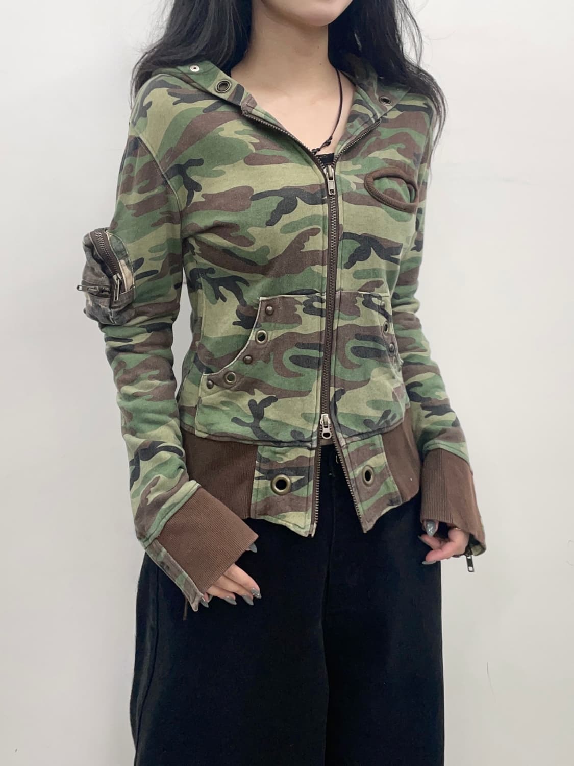 camo pattern pocket details zip-up 상품이미지1