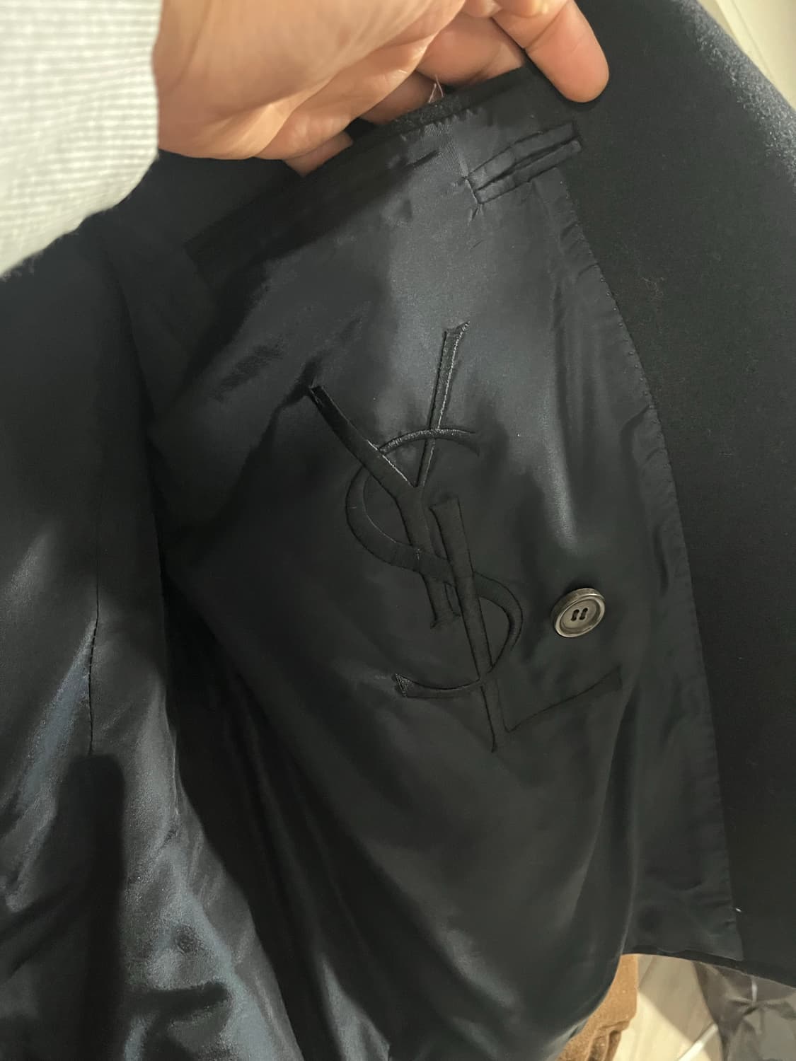 입생로랑 YVES SAINT LAURENT 크롭블랙 코트 48R 상품이미지4