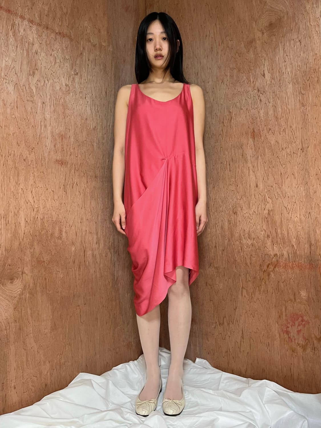 아크네 스튜디오 드레이프드 실크 슬리브리스 드레스 상품이미지1