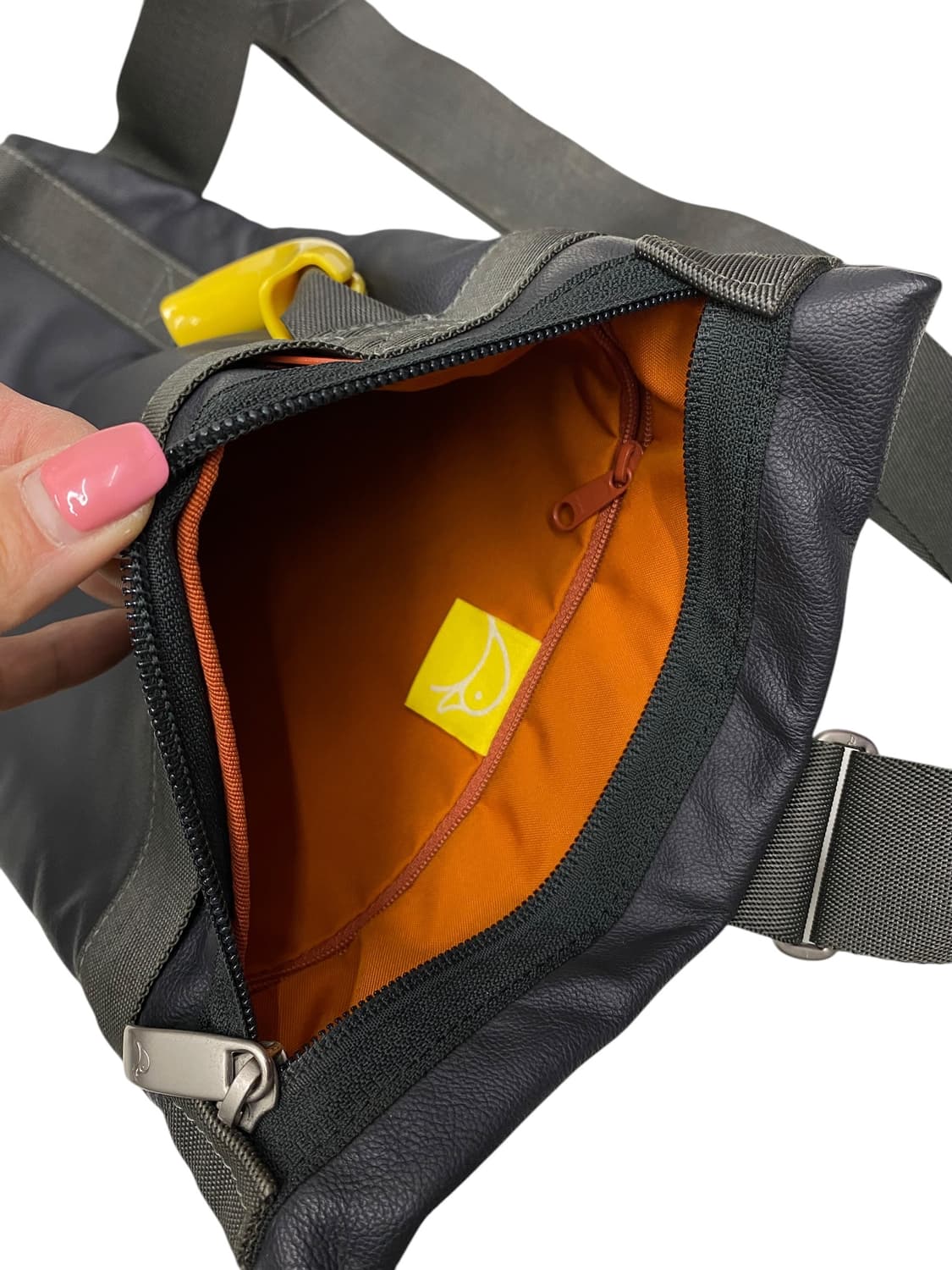 만다리니덕 차콜 슬링백 힙색 상품이미지3