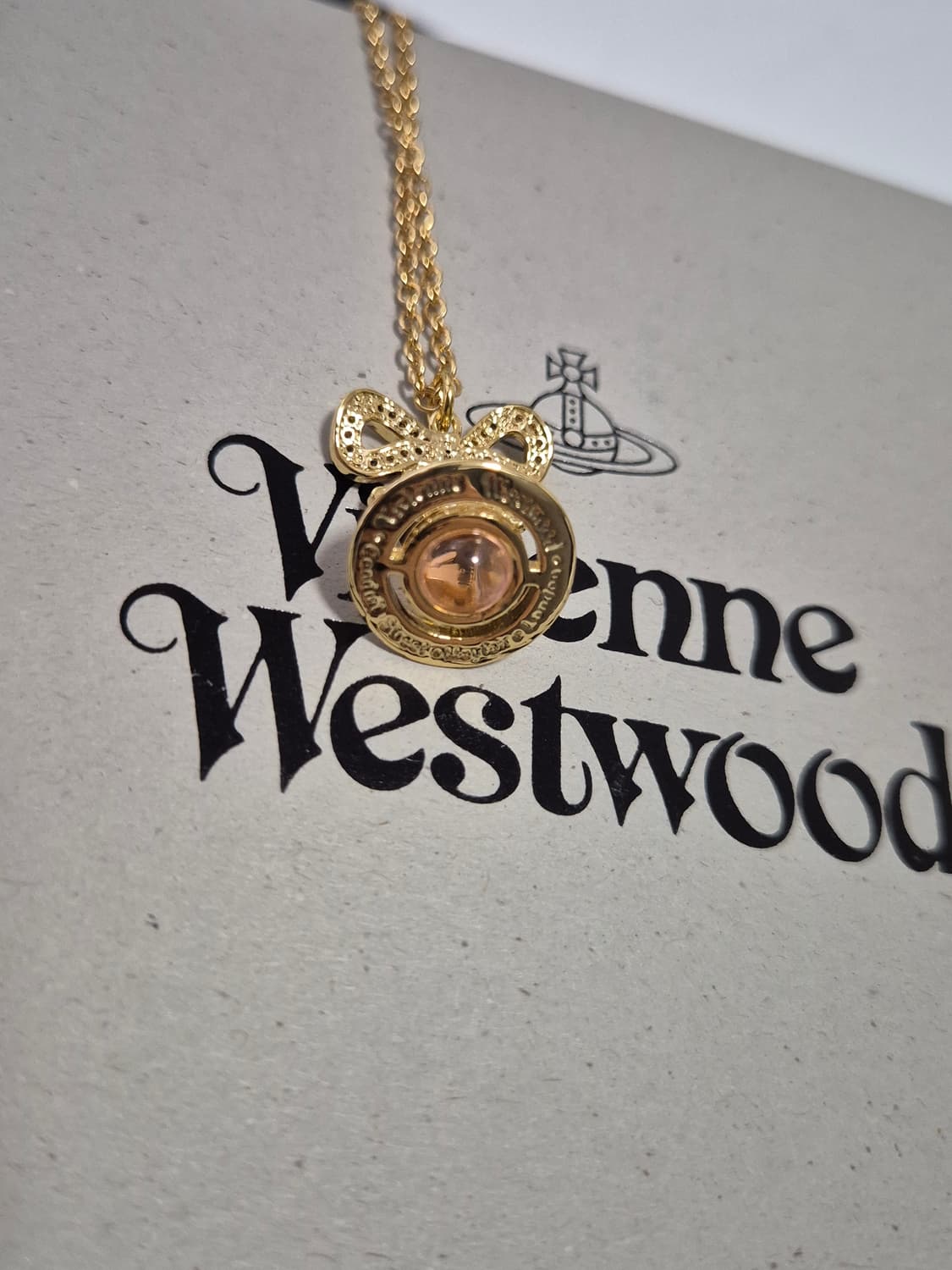 비비안웨스트우드 골드 옥타비에 피치 목걸이 상품이미지3