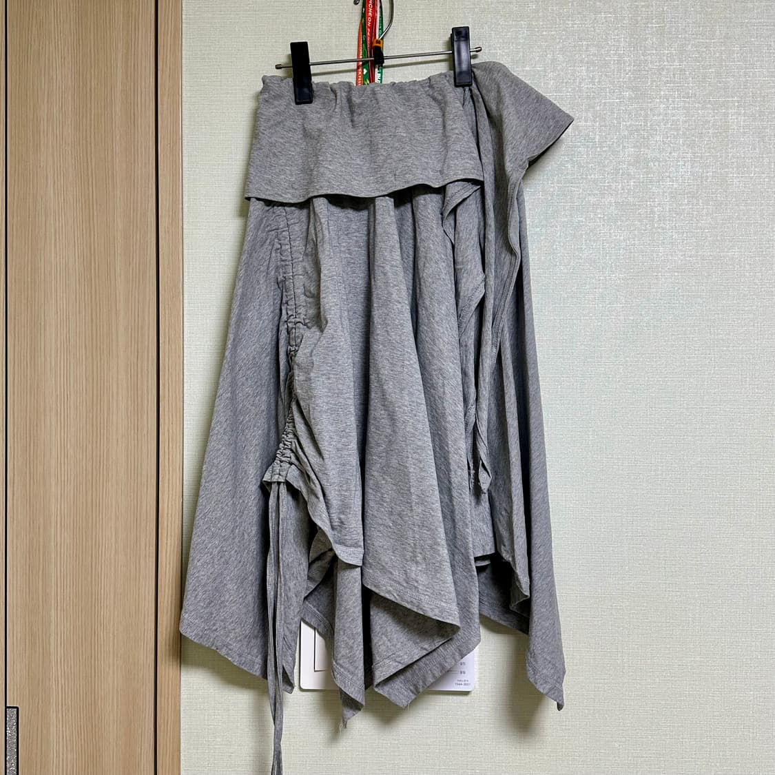 언발란스 레이어드 셔링 스웻 미디 스커트 그레이 상품이미지6