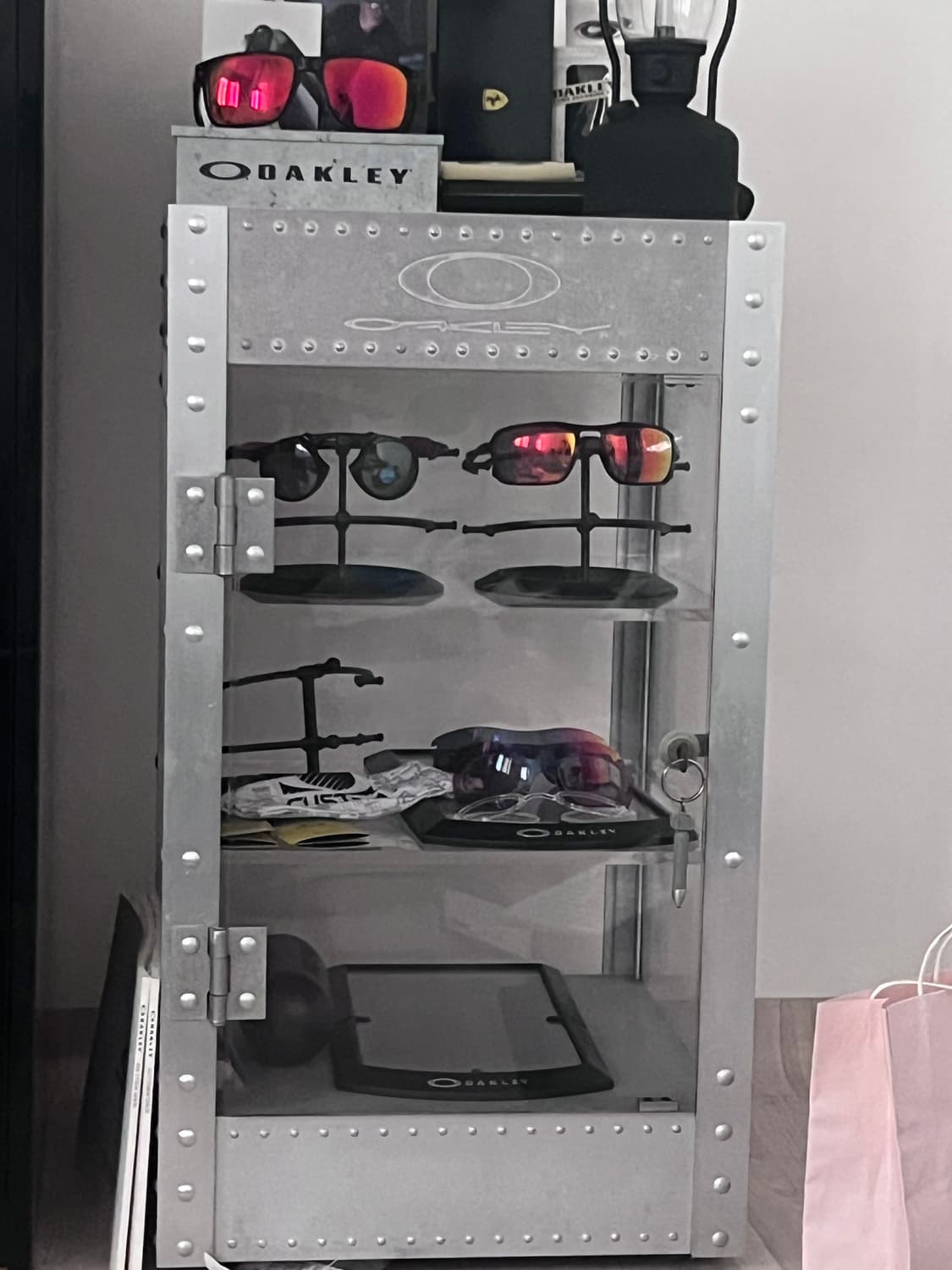 Oakley countertop showcase 상품이미지1