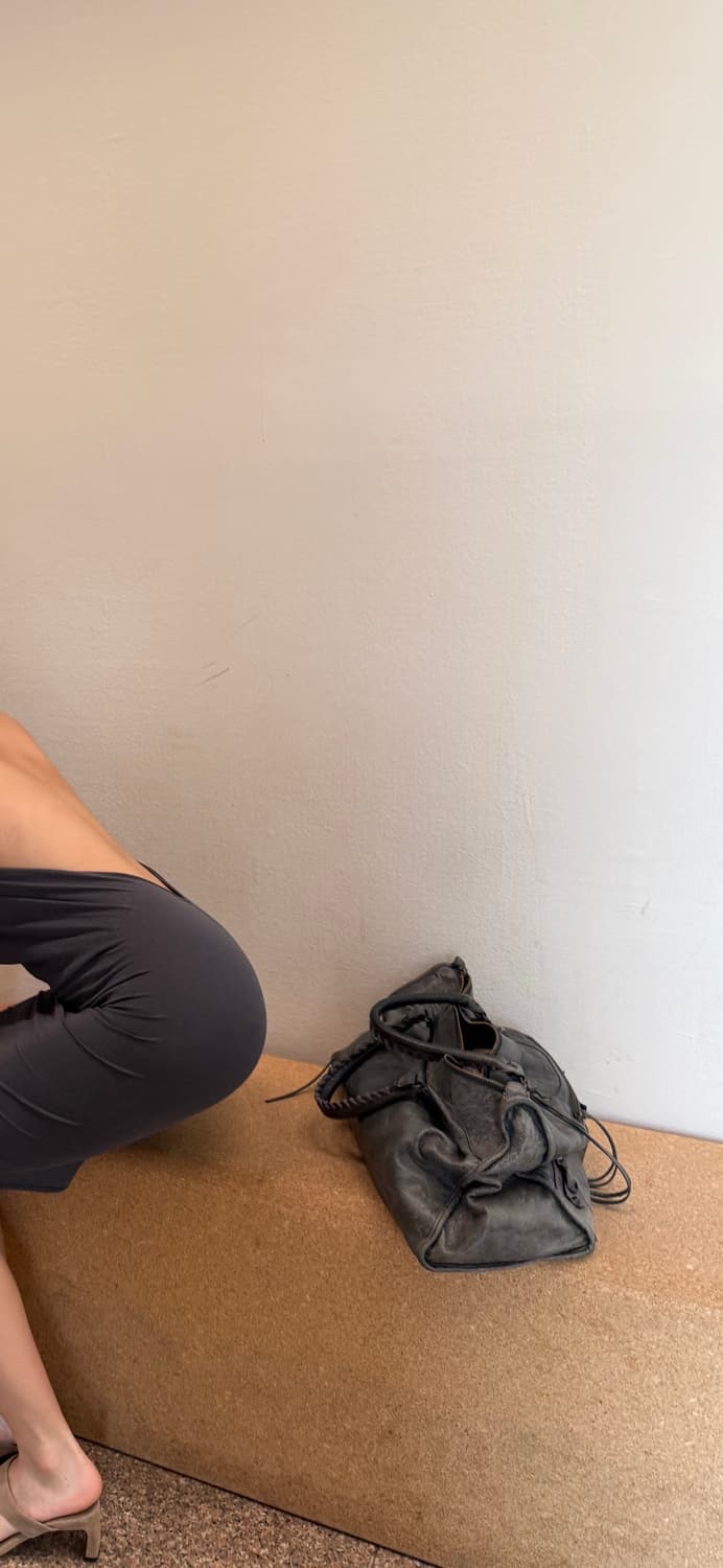 발렌시아가 모터백 클래식 오피스 차콜 상품이미지3