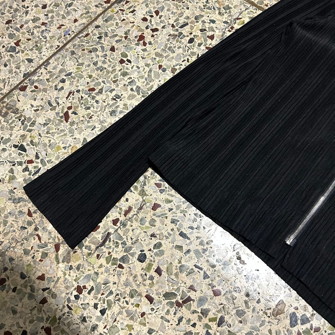 인사일런스(Insilence) 플리츠 집업 자켓 상품이미지3