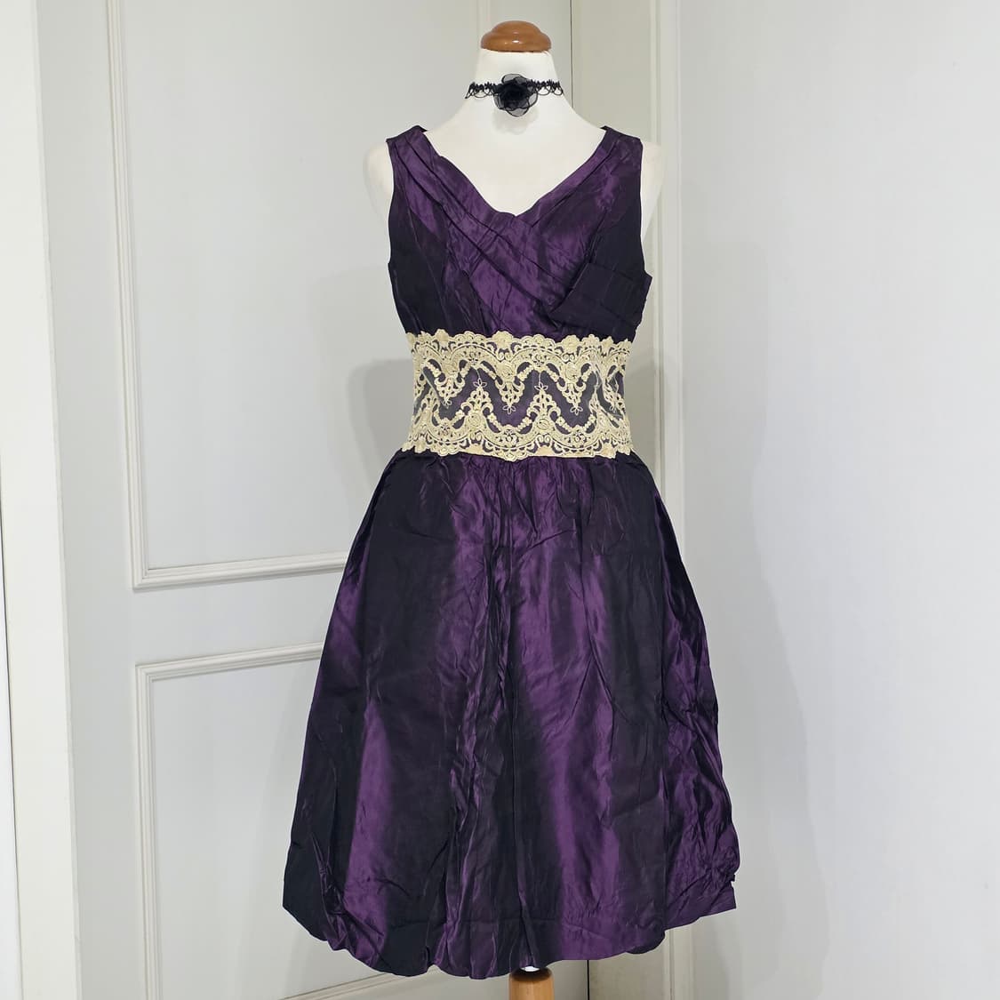 미국빈티지)퍼플 새틴 골드레이스 v넥 파티연말 벌룬 맥시 민소매드레스 상품이미지1
