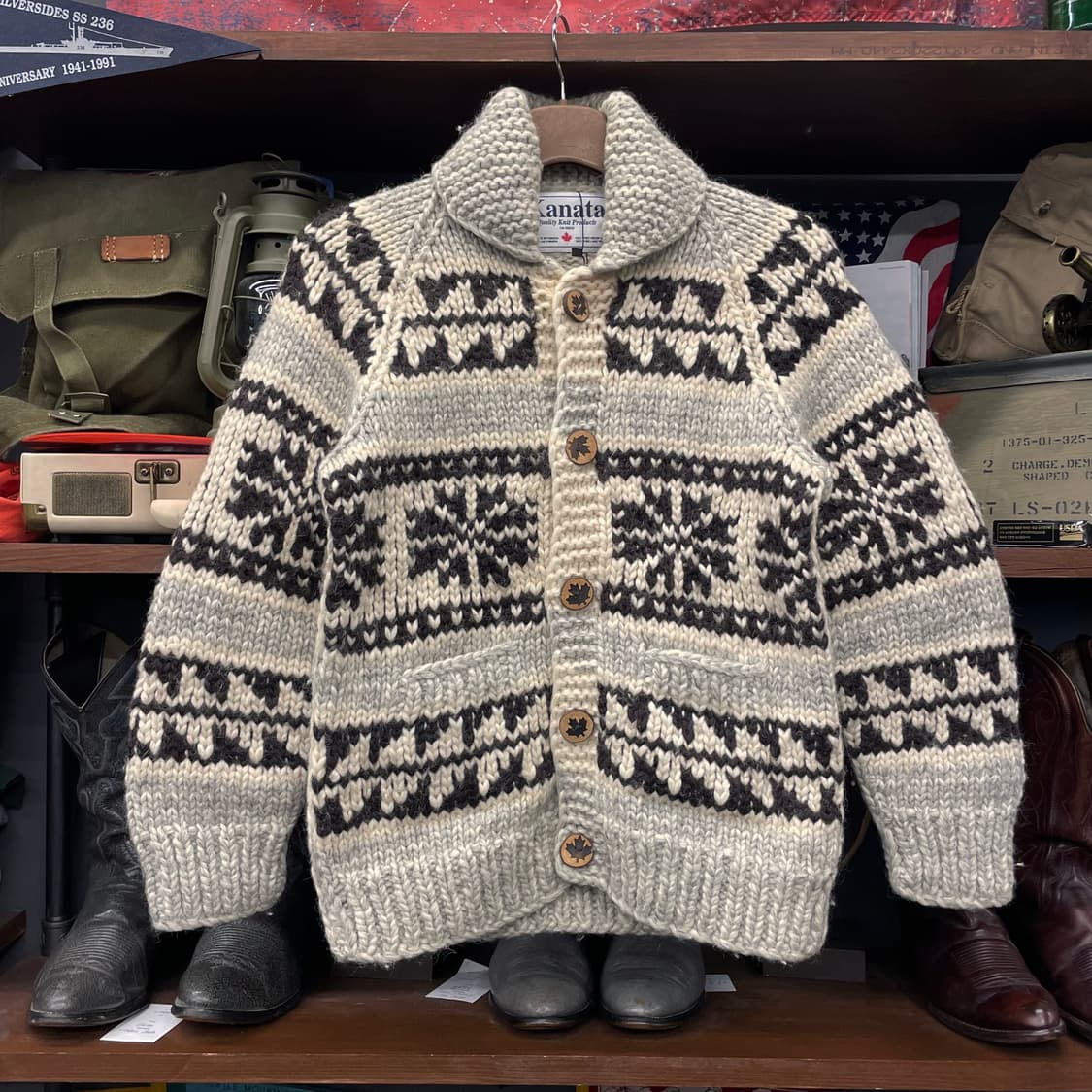 카나타 핸드메이드 캐나다 우드 버튼 울 코위찬 니트 스웨터 상품이미지1