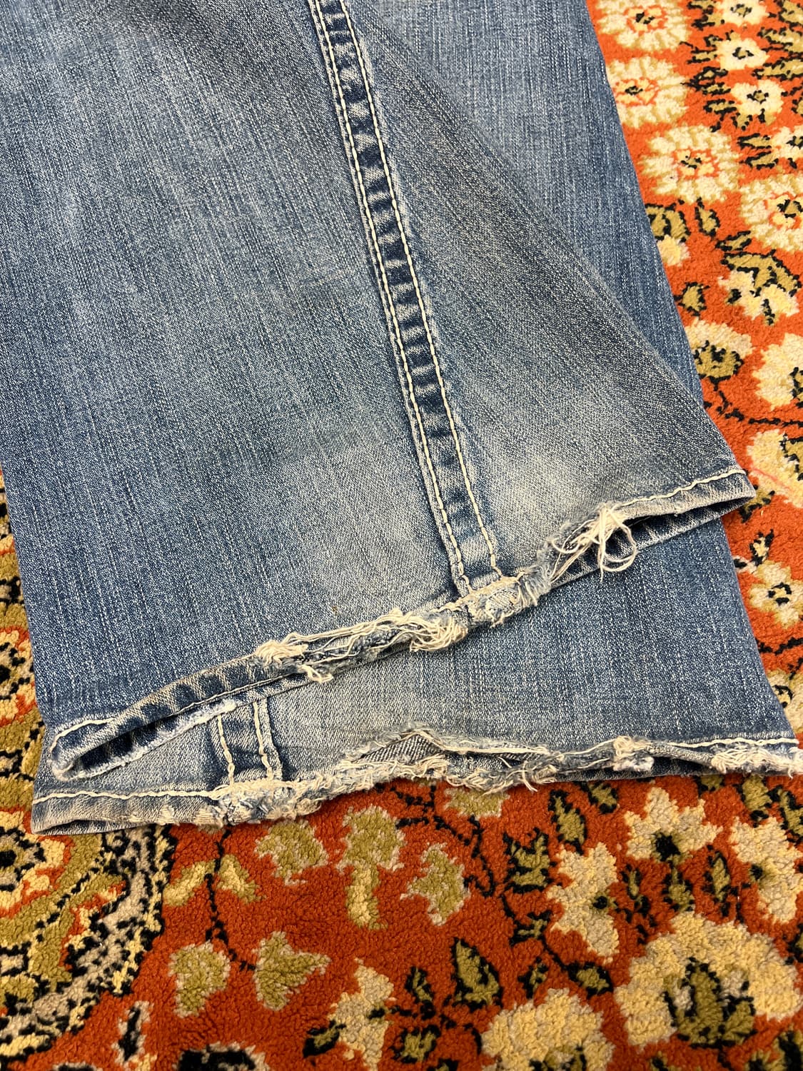 [32] 트루릴리전 조이 빅 티 부츠컷 플레어 데님 팬츠 상품이미지9