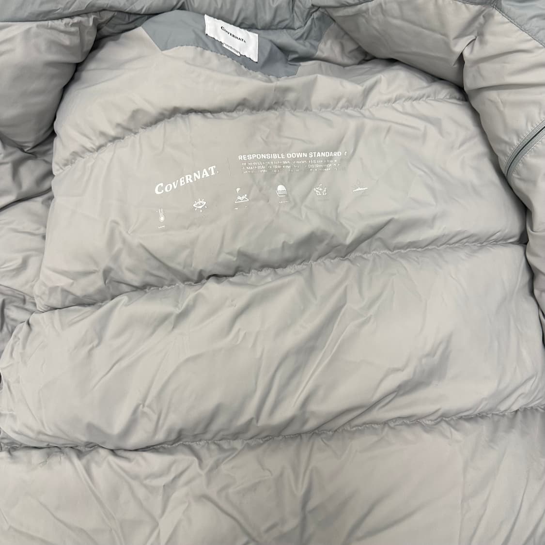 커버낫 C로고 푸퍼 덕다운 패딩 라이트그레이 95(M) 상품이미지9