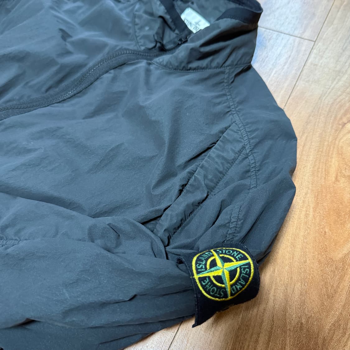 [L] 스톤아일랜드 라미 벨루어 바람막이 상품이미지2