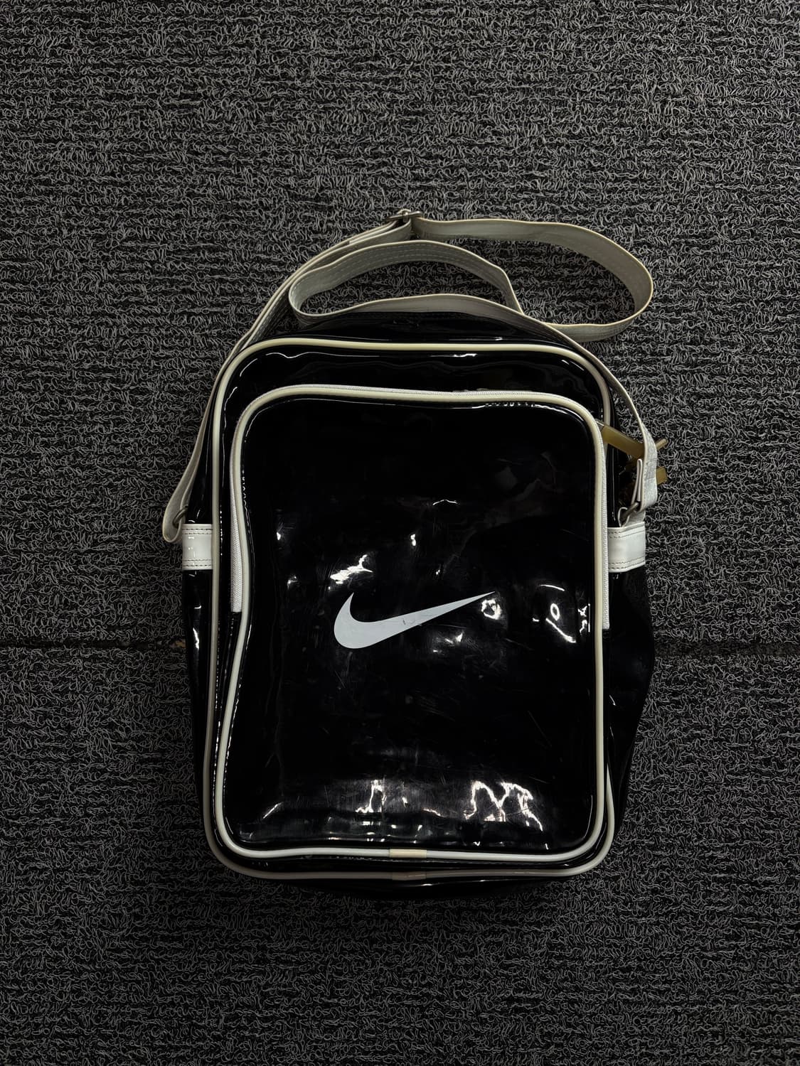 00s 나이키 빅스우시 코팅 글로시 크로스백 1735 상품이미지2