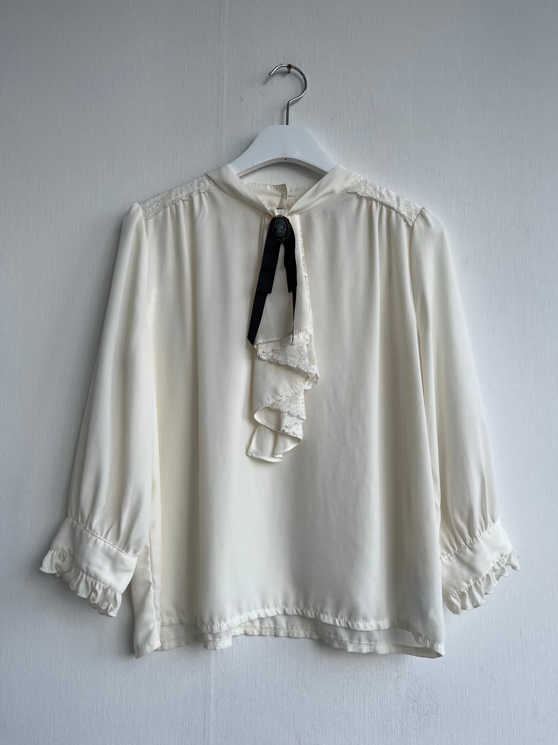 a x e s femme 브로치 블라우스 상품이미지1