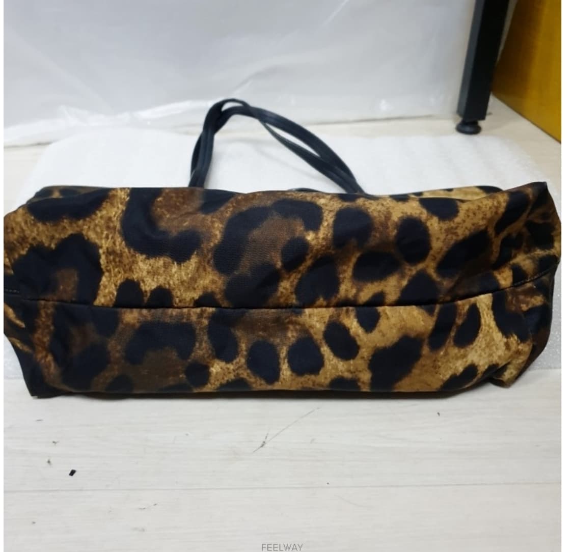 명품 살바토레 페라가모(정품)레오파드무늬 레이디 빅숄더백 쇼퍼백 에코백  상품이미지3