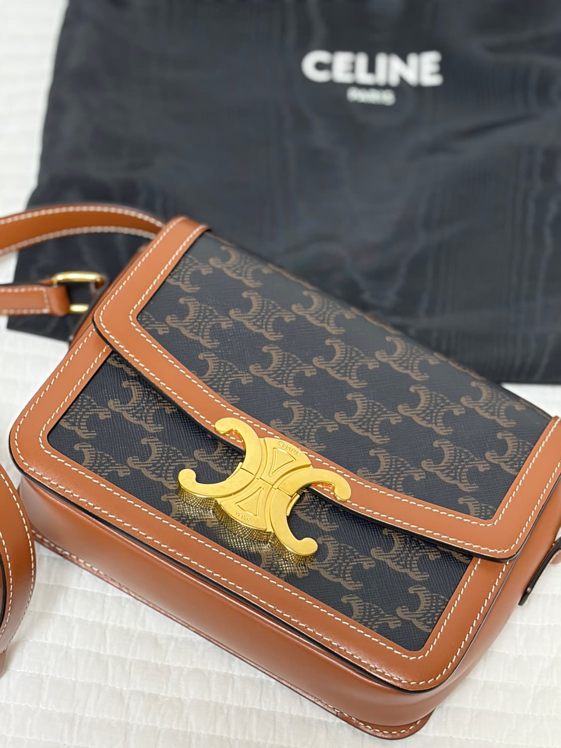 셀린느 트리옹프 캔버스 백 상품이미지1