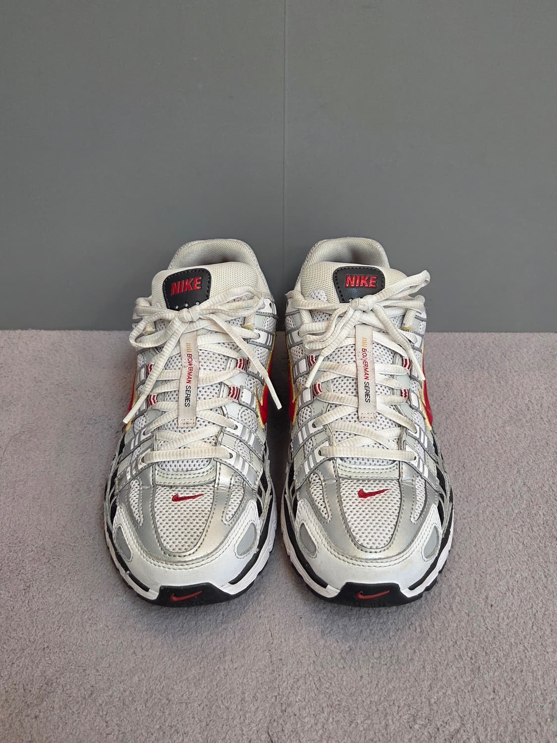 (250) 나이키 P-6000 메탈릭실버 바시티 레드 운동화
 상품이미지2