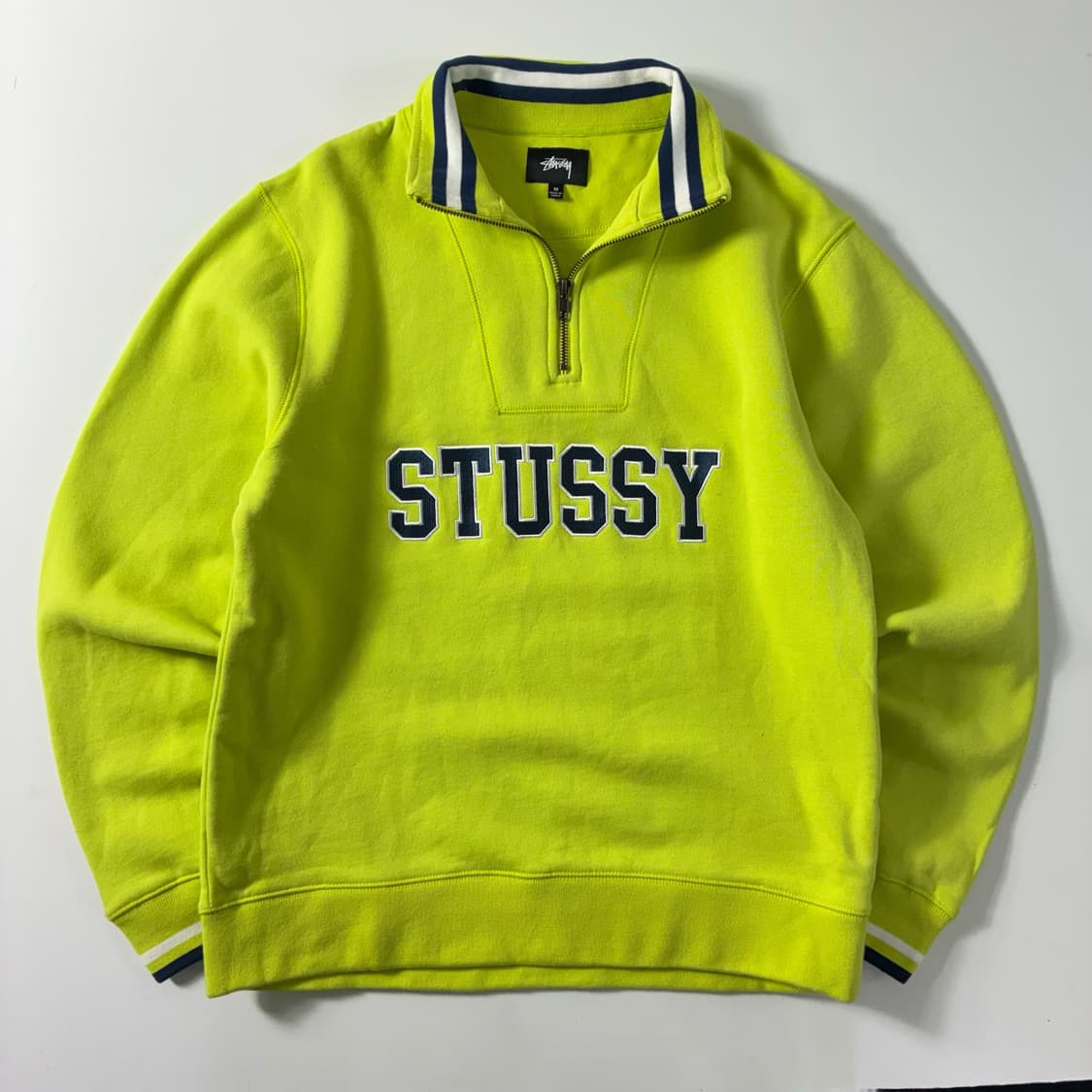 Stussy  스투시 스펠아웃 네온 풀오버 반집업 맨투맨  상품이미지1
