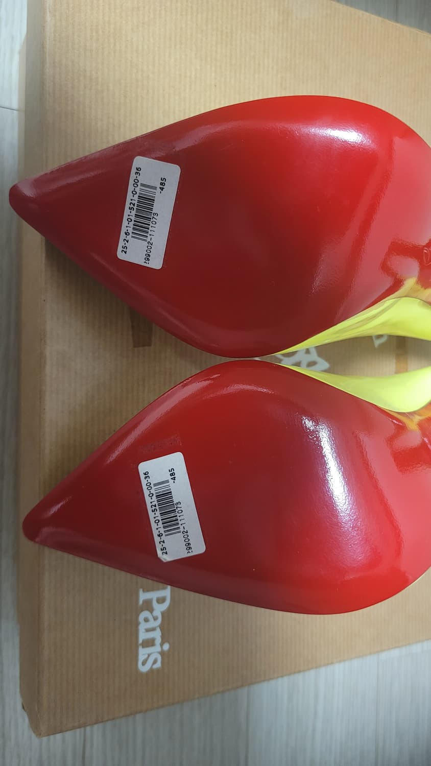 크리스찬 루부탱 피갈120 페이턴트 네온(형광색) 36 사이즈 판매합니다 상품이미지8