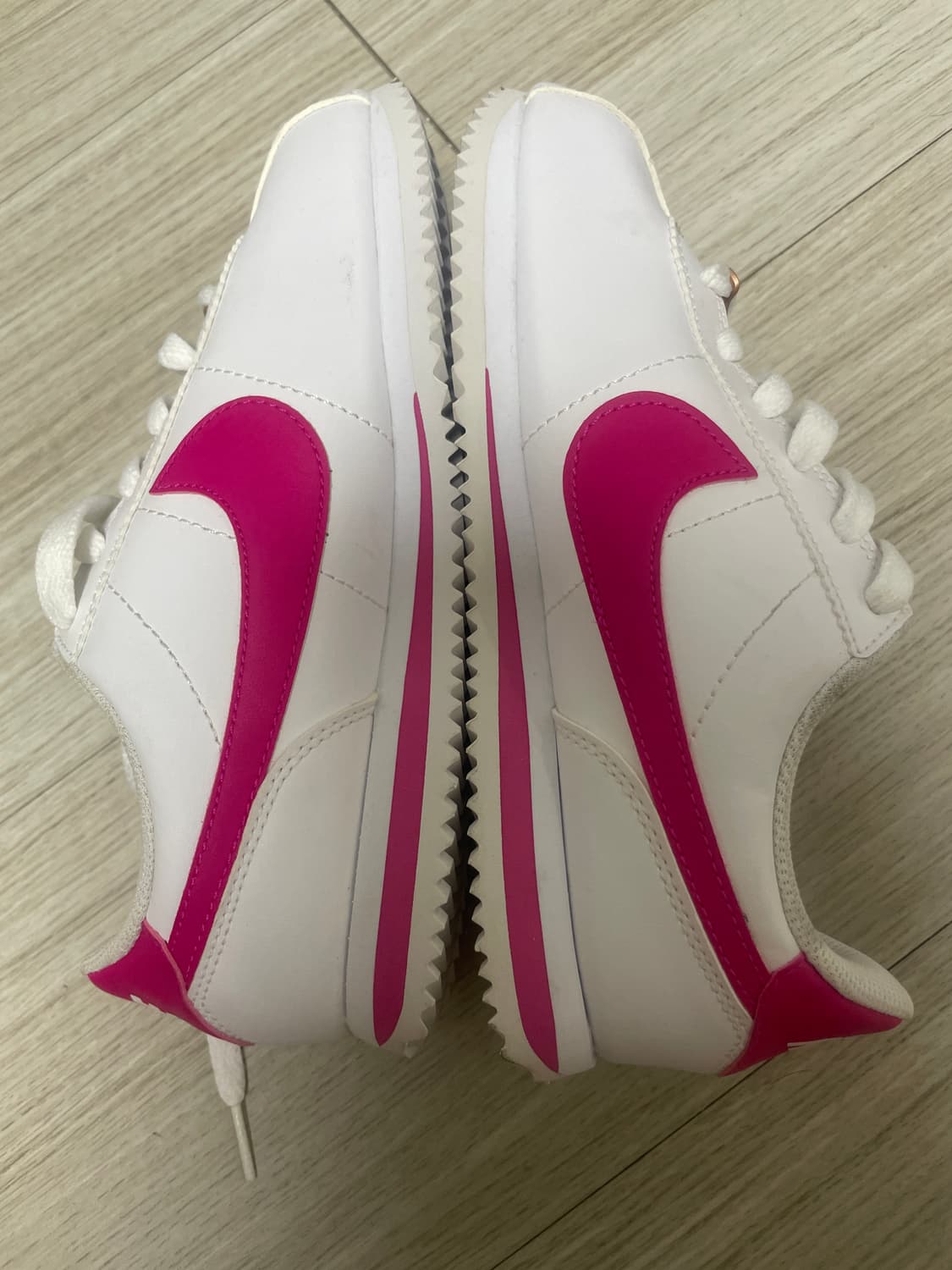 나이키 코르테즈 흰핑 235mm 상품이미지2