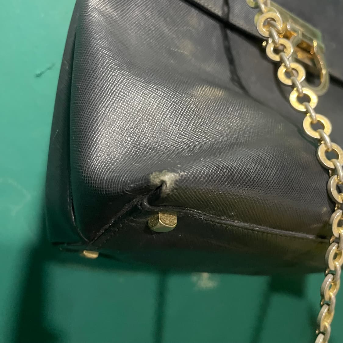 페레가모 레더 사피아노 숄더 크로스백 상품이미지5