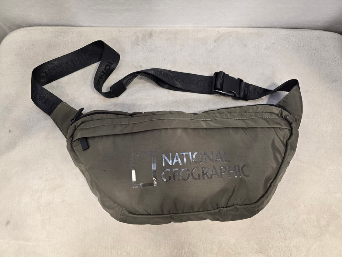 거의새거) 내셔널지오그래픽 빅로고 바디백 슬링백 크로스백 상품이미지1
