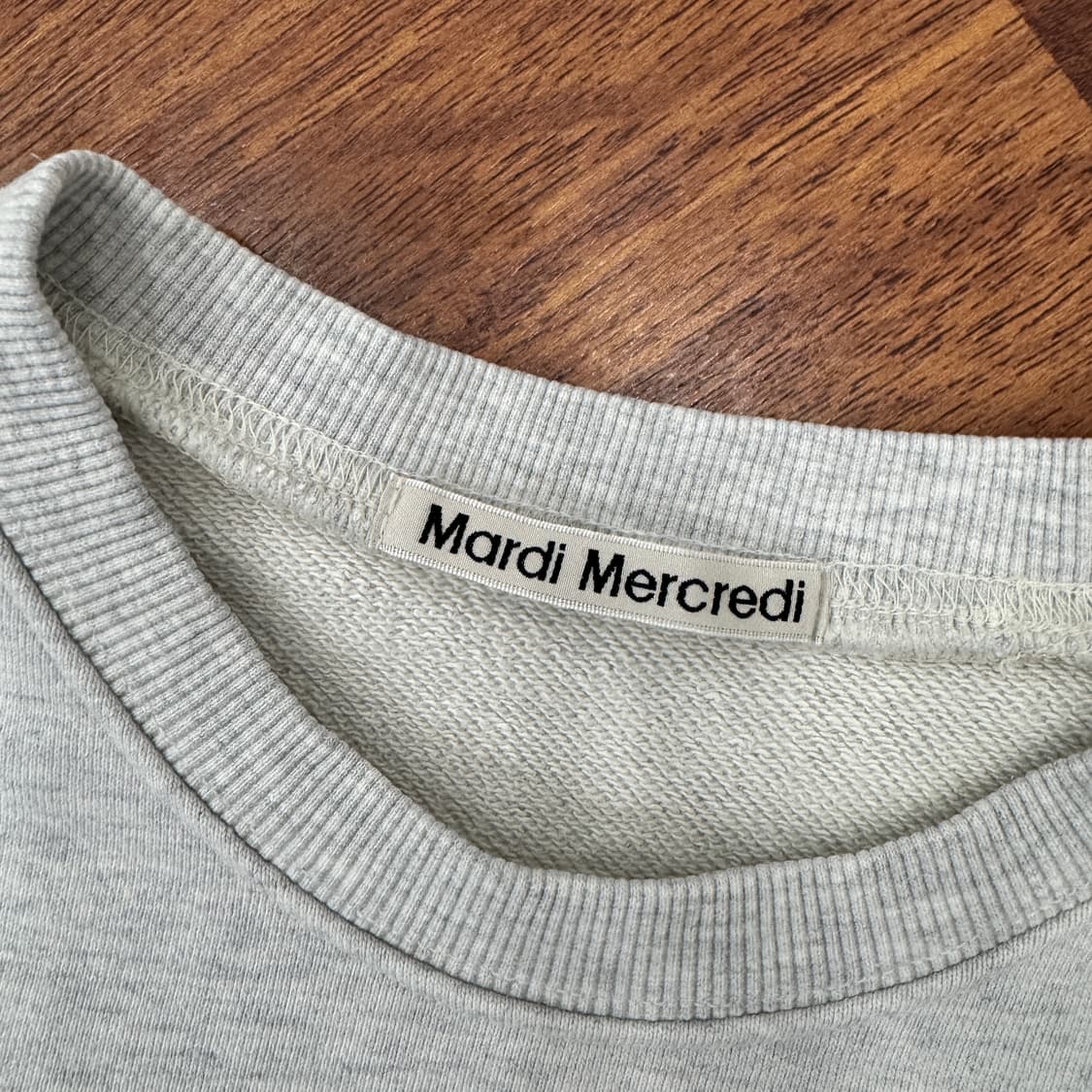 FREE 여성용 마르디메크르디 그레이 맨투맨 티셔츠  상품이미지3