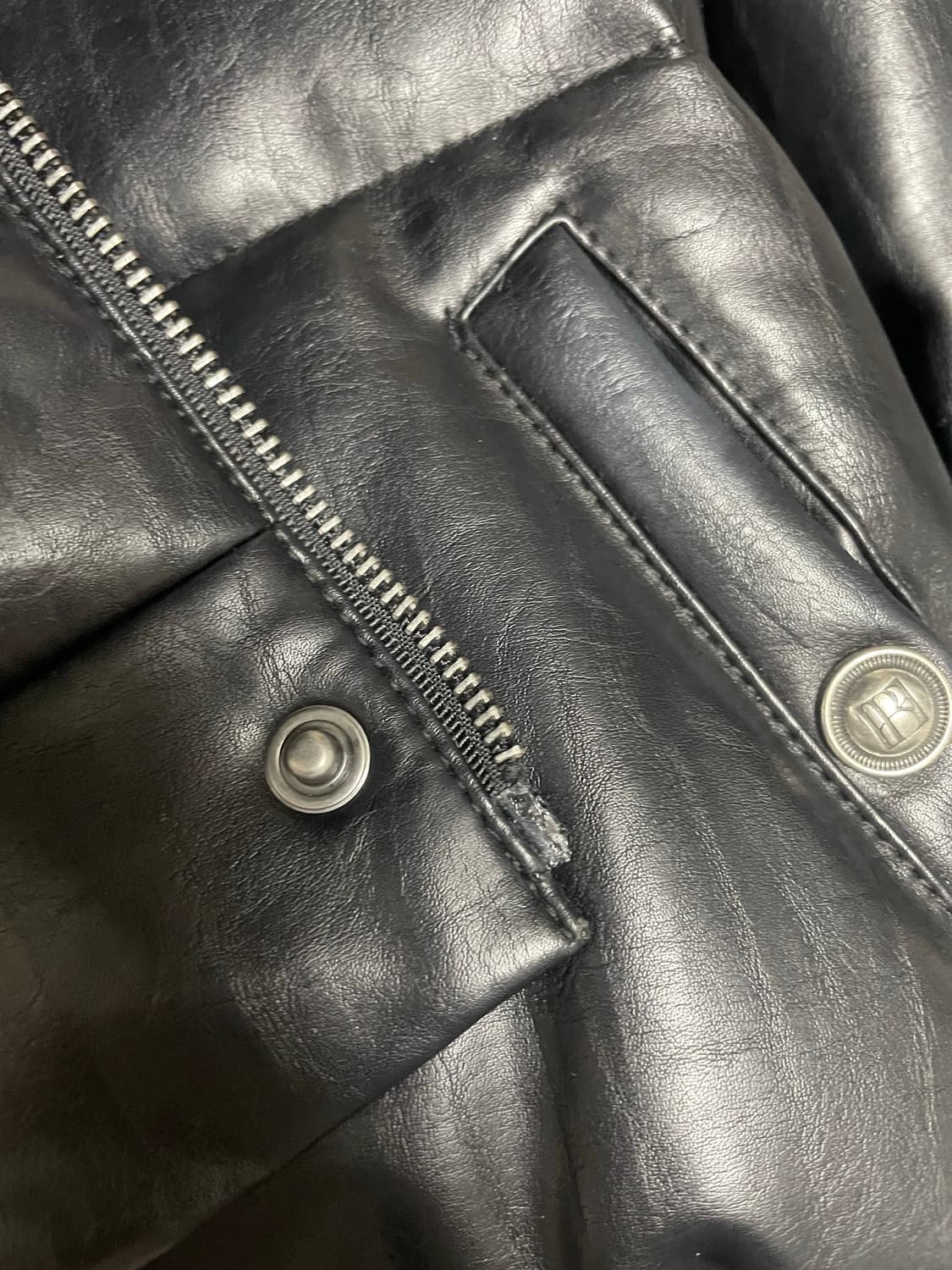 보헤미안서울 덕 다운 메탈로고 레더패딩 상품이미지3