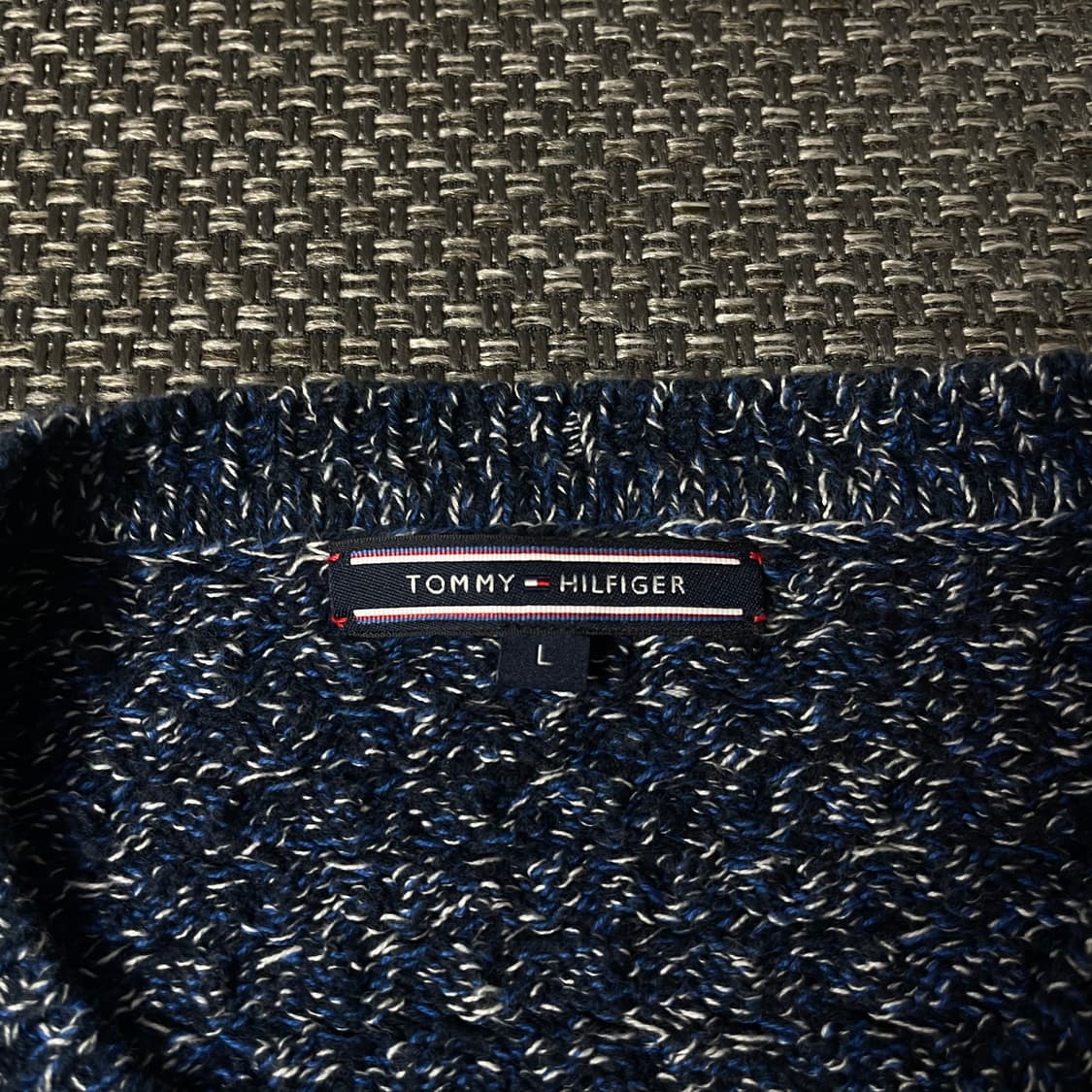 타미힐피거 블루 그라데이션 패턴 라운드넥 긴팔 니트 L 상품이미지4