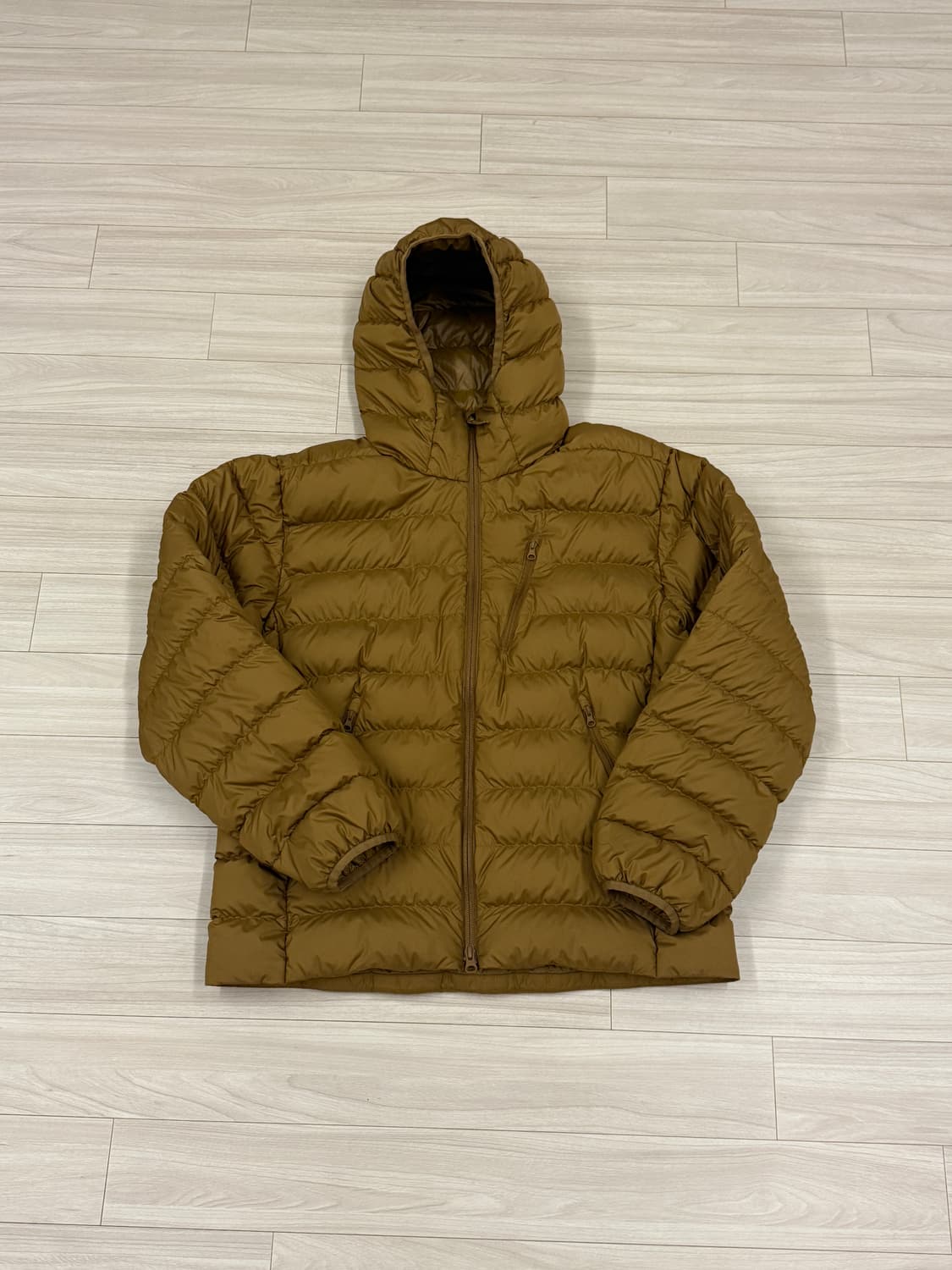 [L] 무탠다드 시티 레저 후디드 라이트 다운 재킷 상품이미지1