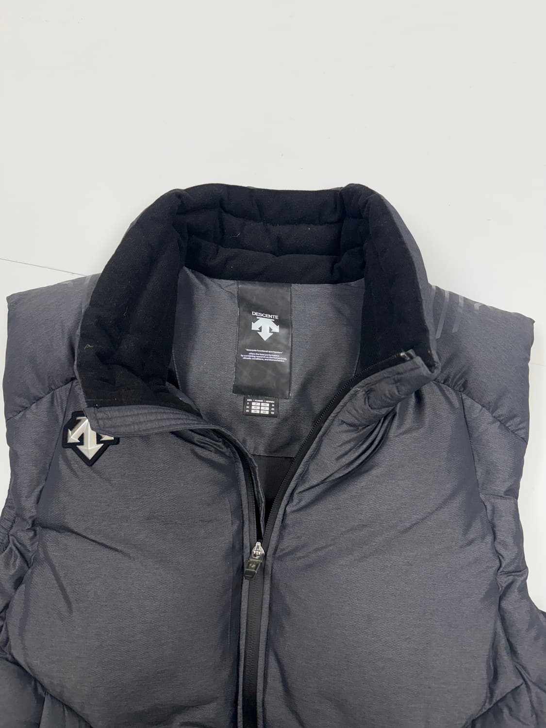 데상트 패딩조끼 상품이미지4