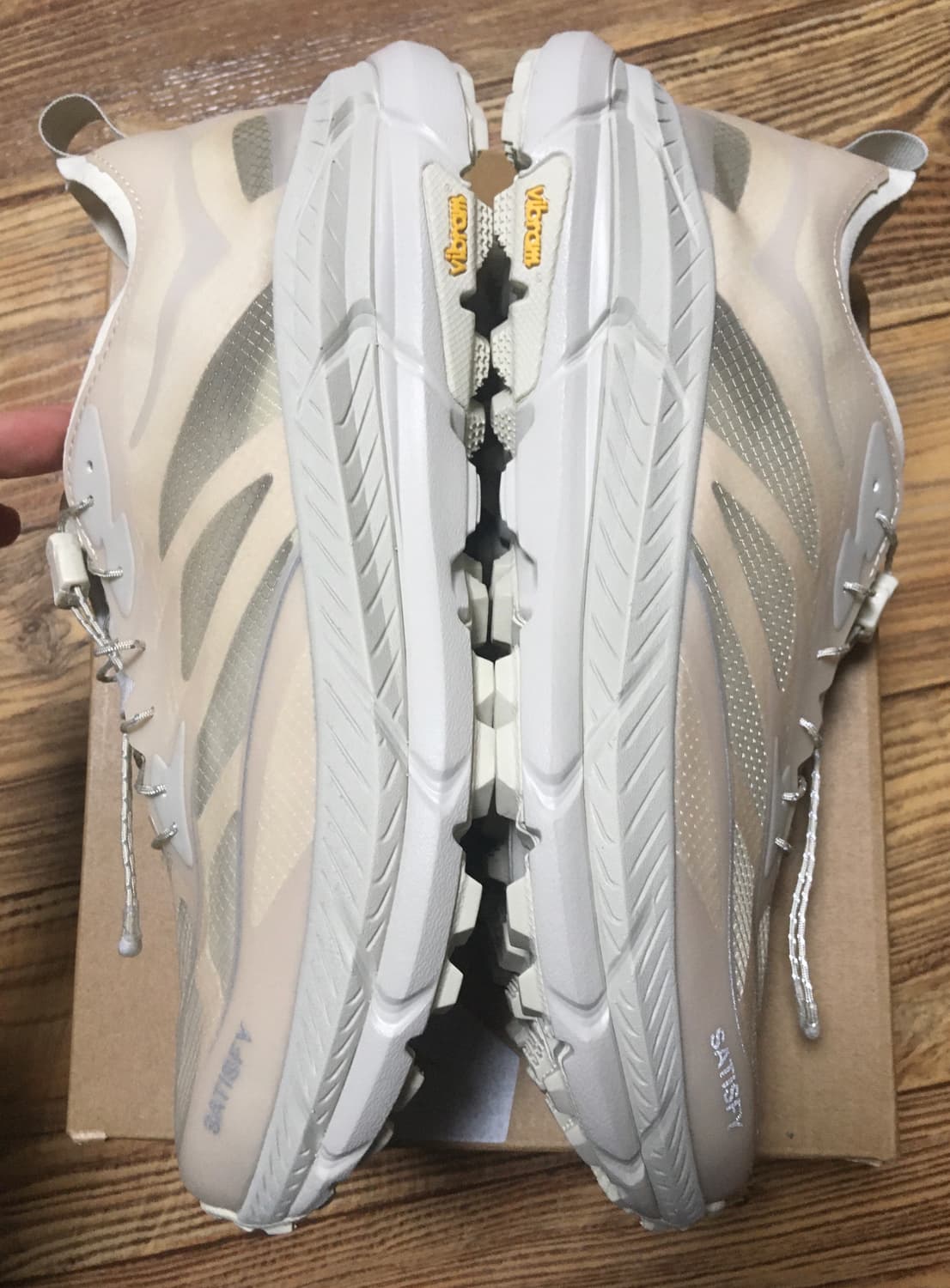 호카 새티스파이 마파테스피드4 라이트 본 판매합니다 상품이미지6