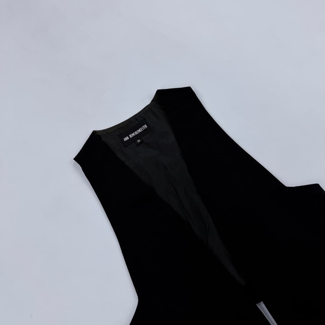 앤 드뮐미스터 해체주의 블랙 베스트 36 상품이미지2