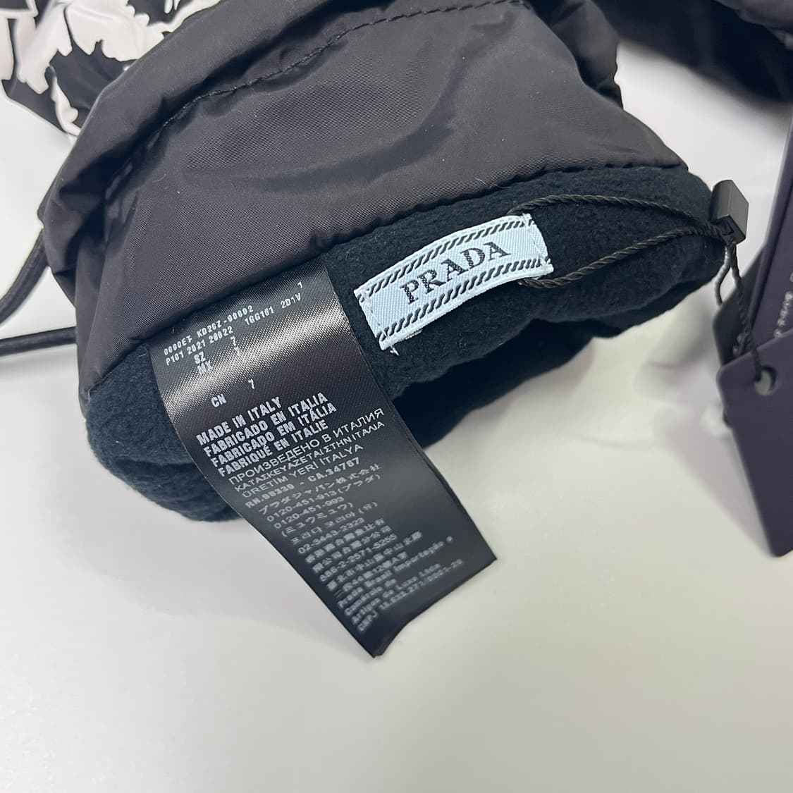 새상품 프라다 패딩 장갑 트라이앵글 로고 플라워 블랙 상품이미지7