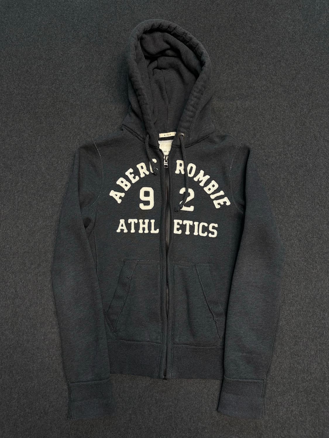 아베크롬비 자수 로고 차콜 후드집업 상품이미지1