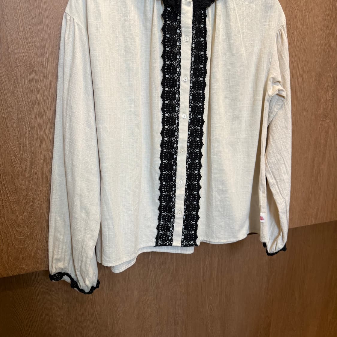 빈티지 롱슬리브 블라우스 블랙 레이스 트리밍 버튼업 디테일 아이보리 상품이미지4