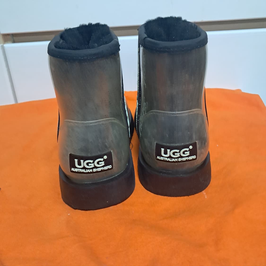 UGG 어그 클리어 부츠 블랙 US7 (230~발볼 좁은240) 상품이미지3
