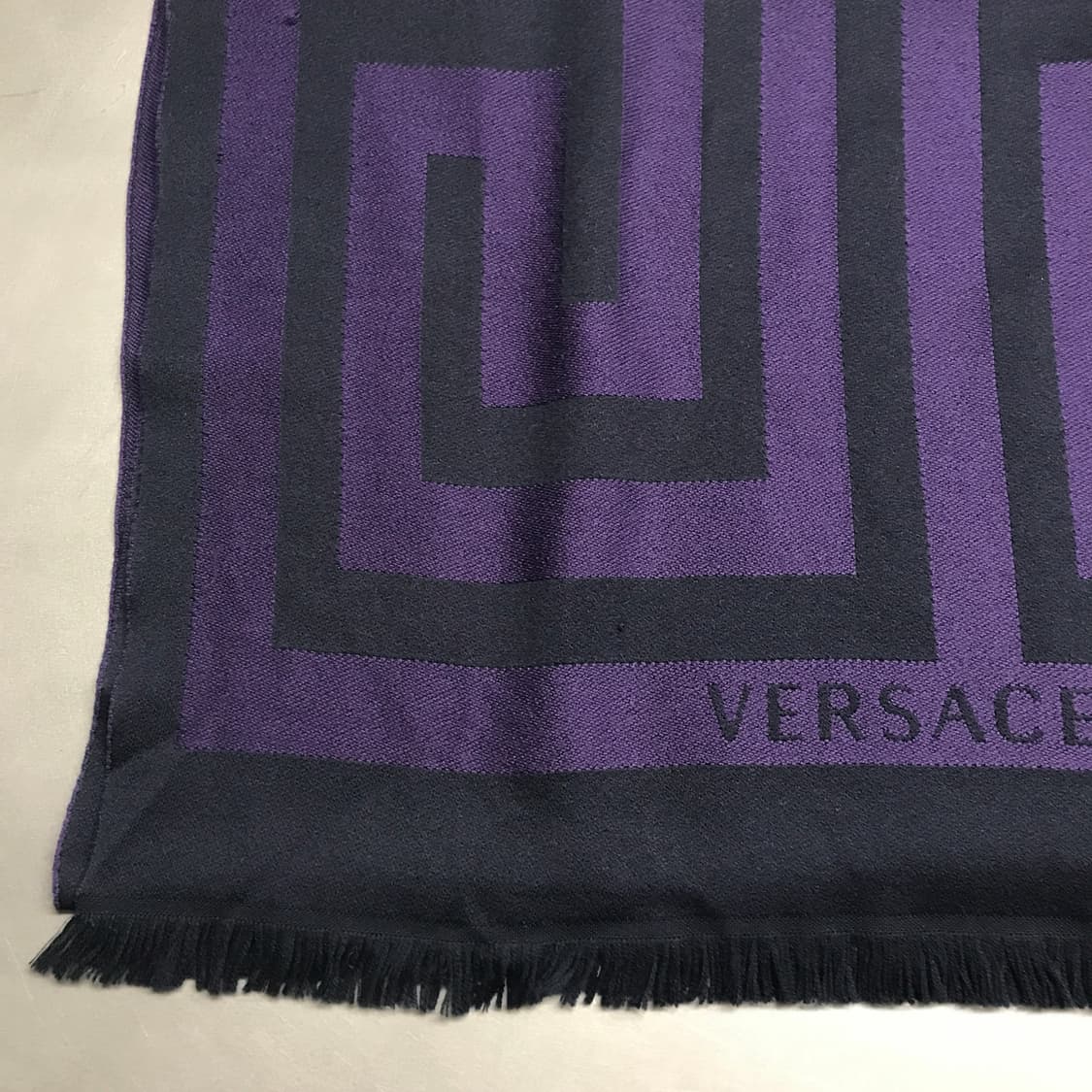 베르사체 메두사 머플러 퍼플 상품이미지3
