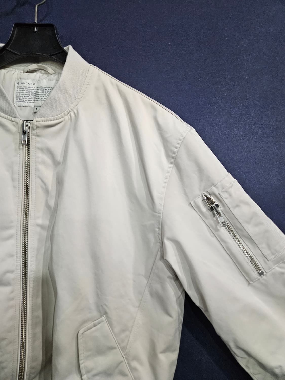 지오다노 아이보리컬러 남성 세미오버핏 100 항공점퍼 자켓  상품이미지4