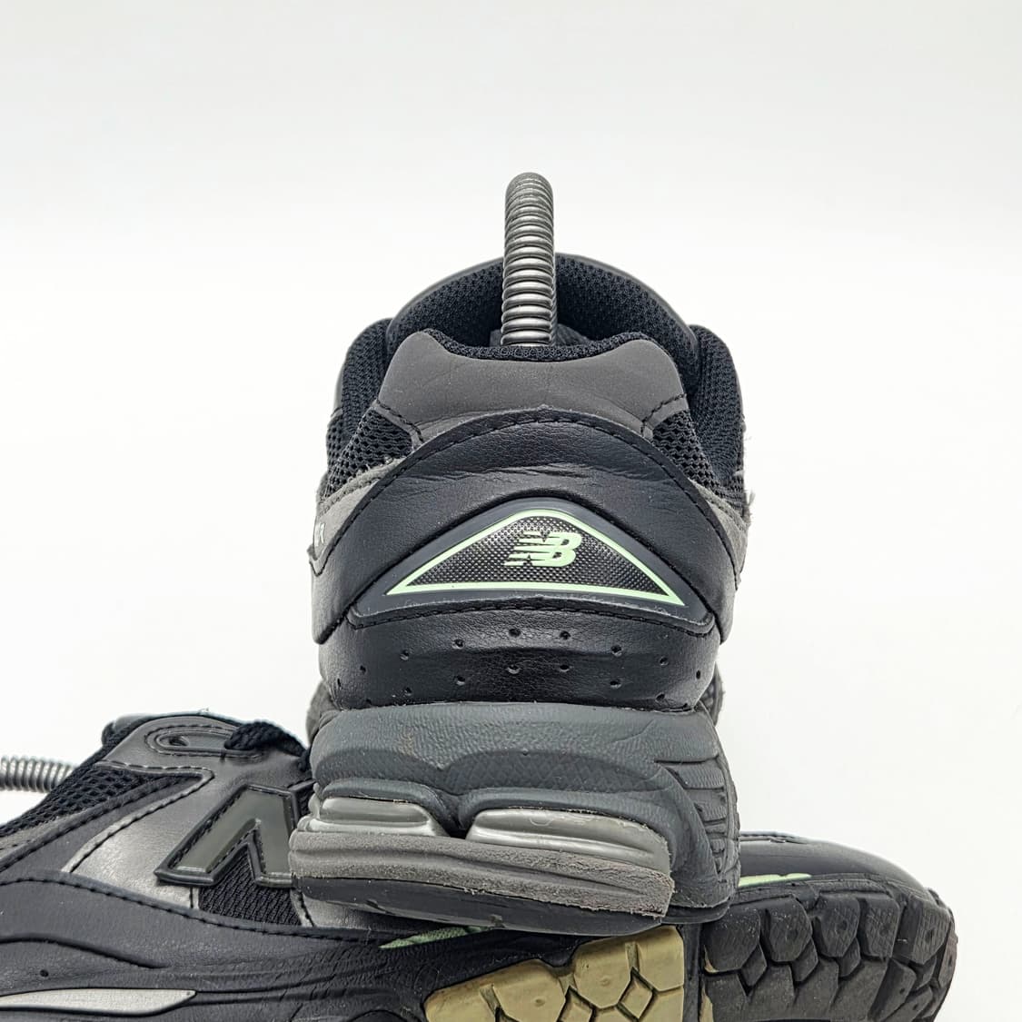 뉴발란스 x 제이크루 2002R 블랙 파우더 그린 (255 D) 상품이미지2