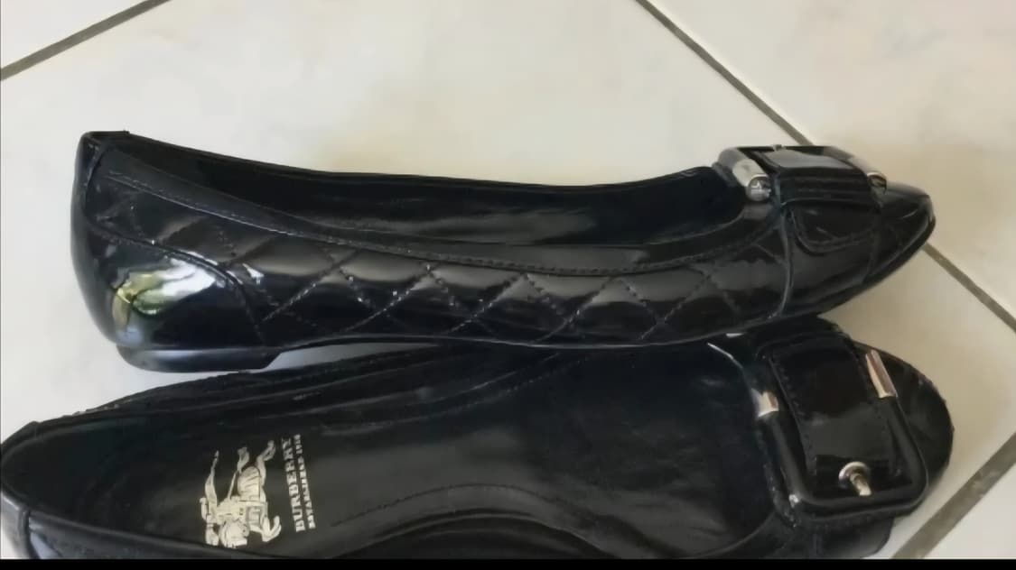 (정품)버버리 블랙 에나멜 플랫슈즈 35.5 (225-230) 상품이미지4