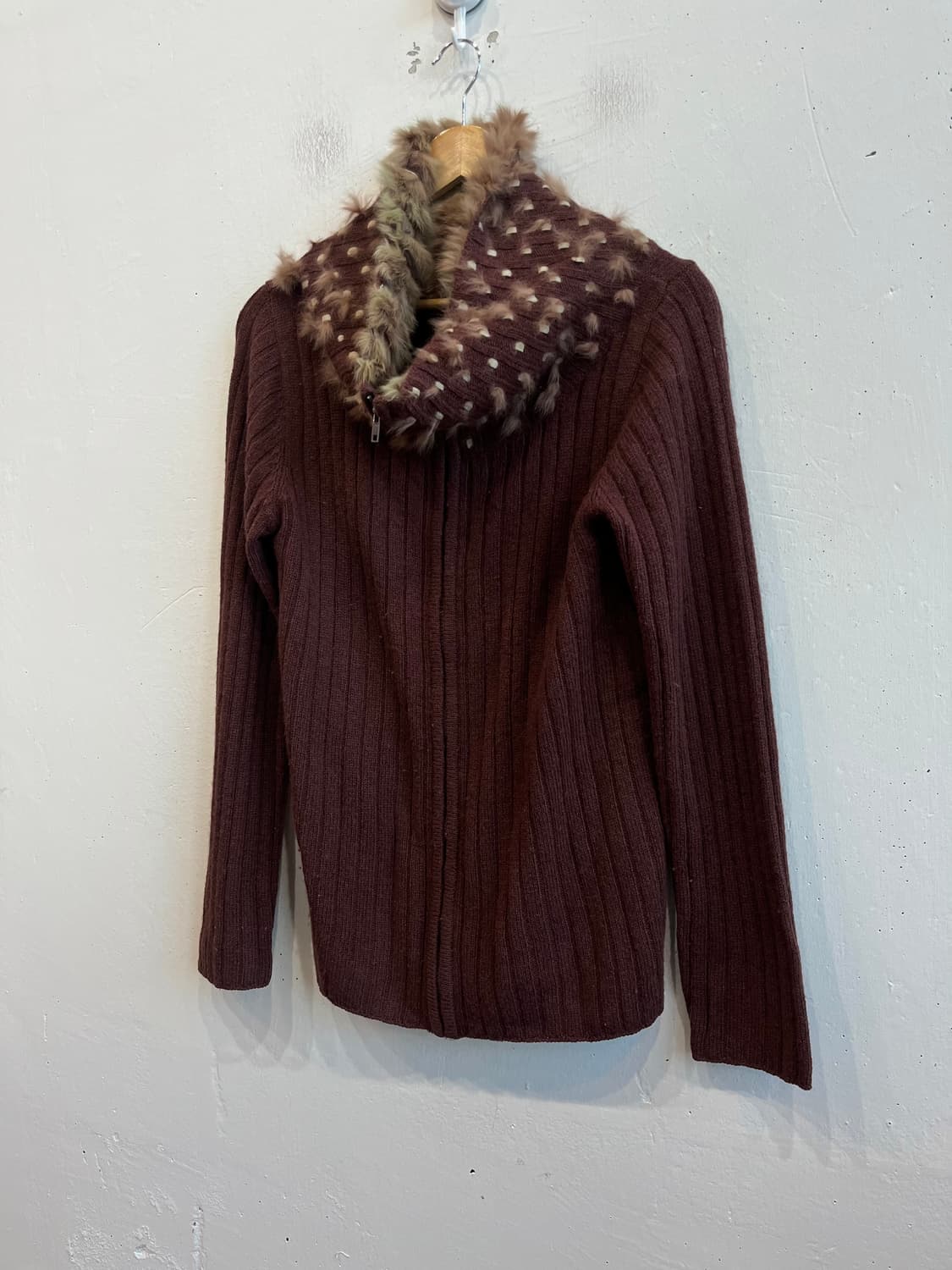 OUR PROPERTY 퓨어울 퍼 트리밍 골지 니트집업  상품이미지1